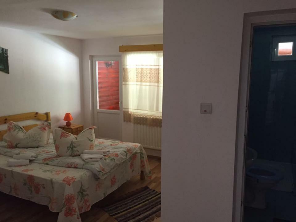 Pensiunea Cerbul Lacul Roşu Exterior foto